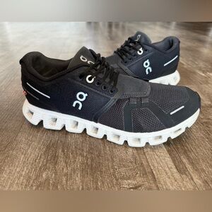 On Cloud 5 Running Shoes Sneakers Black White Athletic Women's Size 6.5